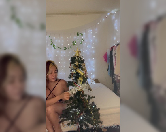 Kiaraakitty aka Kiaraakitty OnlyFans - Christmas is cuming  i mean coming  I dmed you ! Check your inbox im almost reaching my vibrat