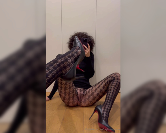 Layla Marlene aka Laylamarlene OnlyFans - Louboutin e collant senza mutandine c’ di meglio    Louboutin and tights without underwear