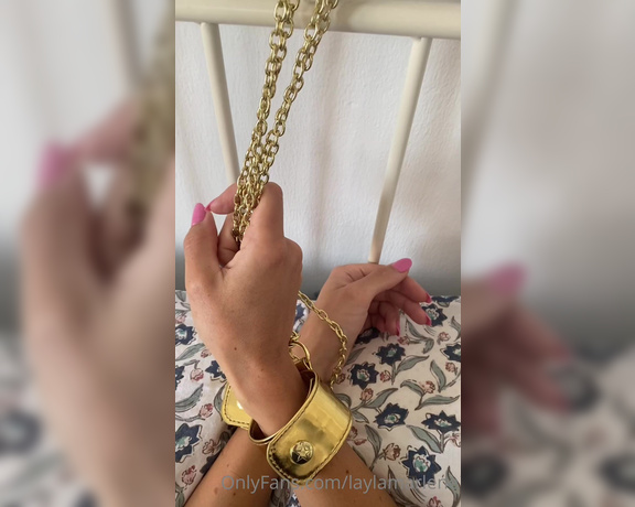 Layla Marlene aka Laylamarlene OnlyFans - Legata al letto, sculacciata e scopata a dovere Spero che guardando questo video veniate tanto