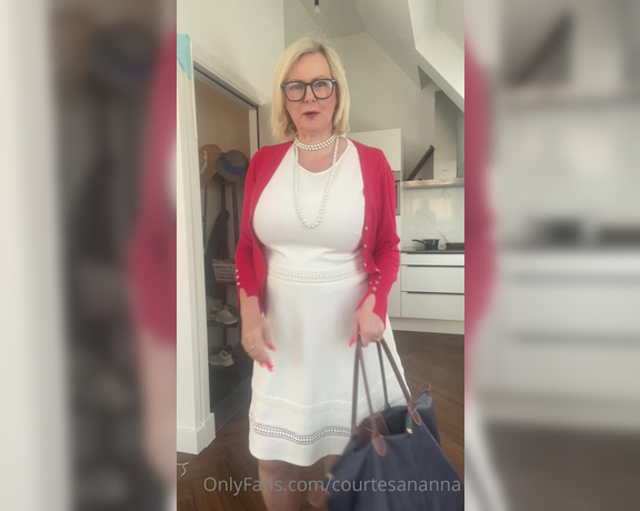 Courtesan Annabel aka Courtesananna OnlyFans - Imagine I arrive home, and you are naked after a busy day all I want to do is suck your cock in