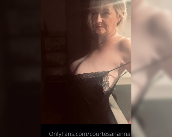Courtesan Annabel aka Courtesananna OnlyFans - Good night time to relax , lay back on the bed … unclench your jaw, breathe 54321 A dirty talk audio