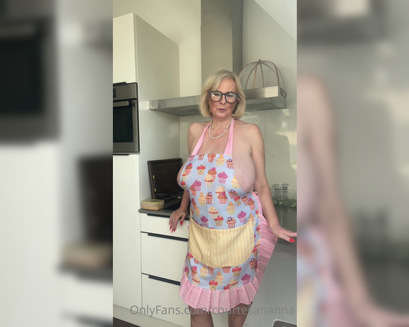 Courtesan Annabel aka Courtesananna OnlyFans - Let’s cook … kitchen tease, in my retro pinny and nylons