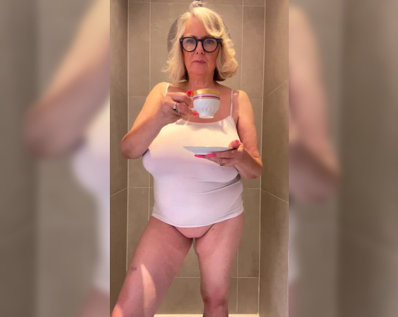 Courtesan Annabel aka Courtesananna OnlyFans - Stream started at 07062023 0312 pm Afternoon tea in the shower and on the bed, but not at the sam
