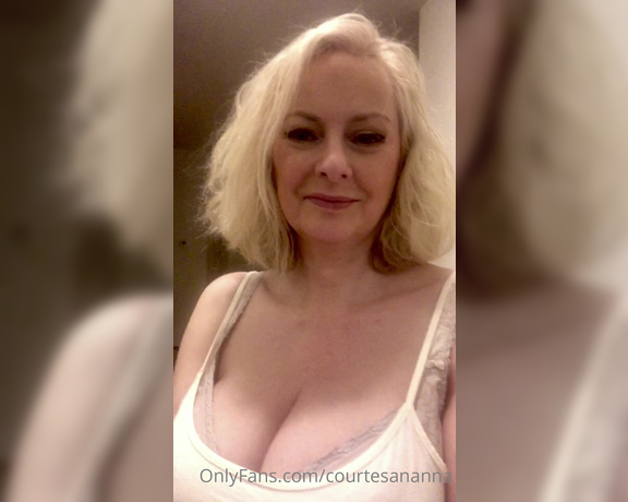 Courtesan Annabel aka Courtesananna OnlyFans - Early evening wishes  I am around for the hour  your welcome to message