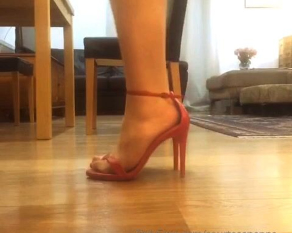 Courtesan Annabel aka Courtesananna OnlyFans - Here’s a members request  it’s not naked but for the legs, painted nails and foot gents  red