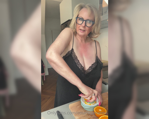 Courtesan Annabel aka Courtesananna OnlyFans - Happy Monday Thanks for joining me squeezing my oranges This weeks schedule  Live at Five  Monday