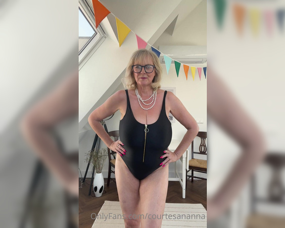Courtesan Annabel aka Courtesananna OnlyFans - It’s bikini and swimsuit week A black front zip one … great for applying suntan oil or … a titwank !