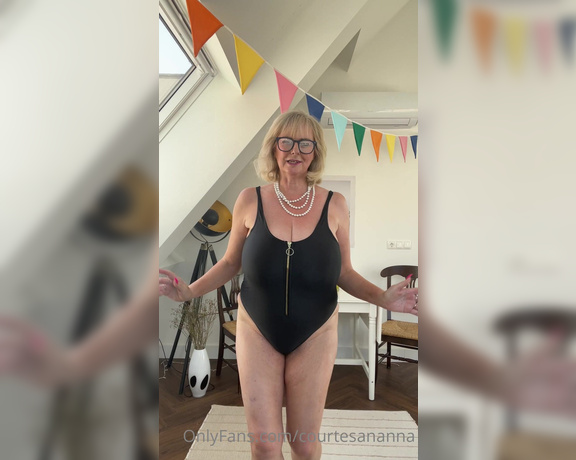 Courtesan Annabel aka Courtesananna OnlyFans - It’s bikini and swimsuit week A black front zip one … great for applying suntan oil or … a titwank !