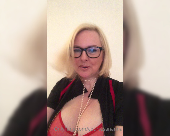 Courtesan Annabel aka Courtesananna OnlyFans - It’s Sunday  in copper stockings