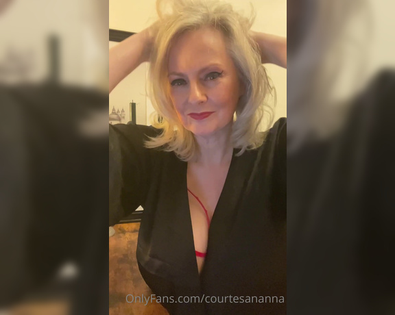 Courtesan Annabel aka Courtesananna OnlyFans - For the hair enthusiasts newly washed & styled blonde hair … imagine me on my knees sucking your dic