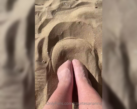 Courtesan Annabel aka Courtesananna OnlyFans - Bare feet on the beach