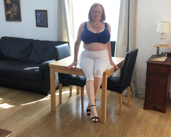 Courtesan Annabel aka Courtesananna OnlyFans - For the gent who requested sports bra, leggings and heels )