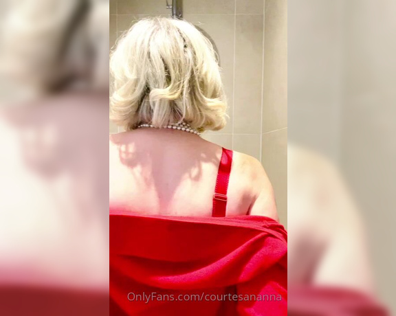 Courtesan Annabel aka Courtesananna OnlyFans - It’s a red bra with gold in the shower try on another fantastic bra from Gorsenia Happy Thursday