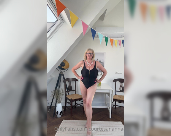 Courtesan Annabel aka Courtesananna OnlyFans - Bikiniswimsuit week … black front zip sexy swimsuit … quick and easy access for titwanks Did you not