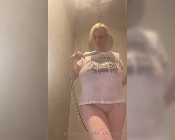 Courtesan Annabel aka Courtesananna OnlyFans - Join me in the shower  post work out scrub