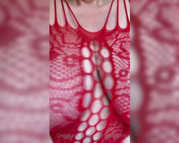 Courtesan Annabel aka Courtesananna OnlyFans - Happy Wednesday Feel red all over … apart from the crotch less part !
