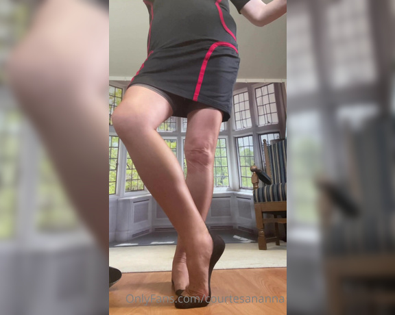 Courtesan Annabel aka Courtesananna OnlyFans - Copper seamed nylons, black patent heels … and no panties (