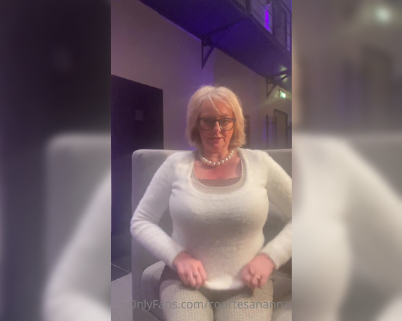 Courtesan Annabel aka Courtesananna OnlyFans - A candid casually dressed chat over a glass of wine in a Gaol’… filming whine of the week’ for you