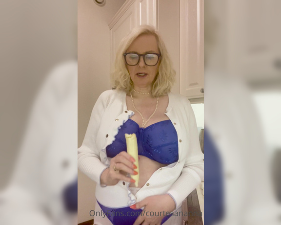 Courtesan Annabel aka Courtesananna OnlyFans - Afternoon tea and a banana