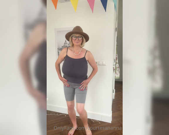 Courtesan Annabel aka Courtesananna OnlyFans - Happy Friday  it’s a grey tight vest top and a little topless line dancing