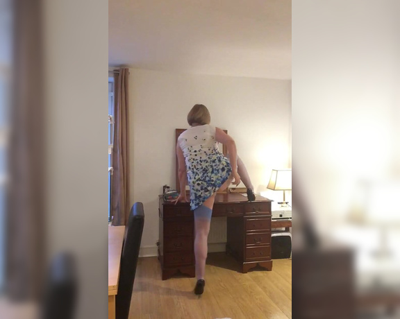 Courtesan Annabel aka Courtesananna OnlyFans - It’s another short summer dress with blue silky nylons  want to slip your cock in the top