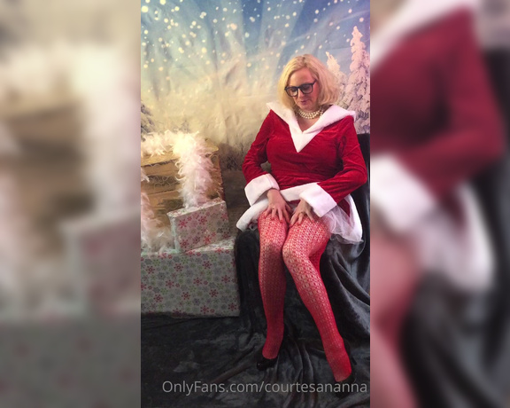 Courtesan Annabel aka Courtesananna OnlyFans - Naughty Mrs Santa wearing red crotchless fishnets !
