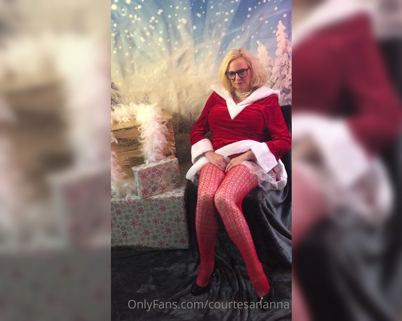 Courtesan Annabel aka Courtesananna OnlyFans - Naughty Mrs Santa wearing red crotchless fishnets !