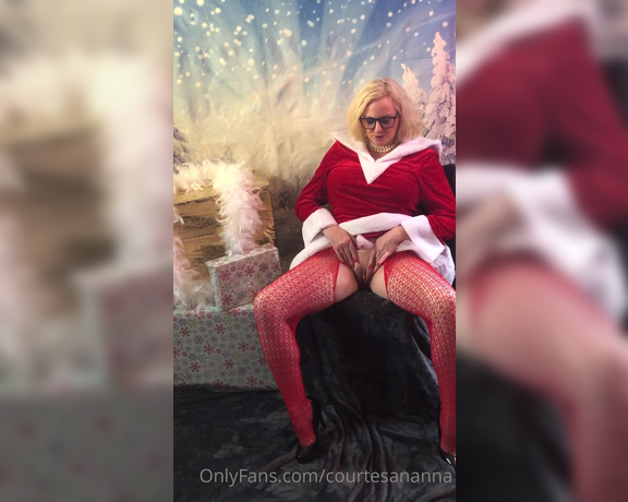 Courtesan Annabel aka Courtesananna OnlyFans - Naughty Mrs Santa wearing red crotchless fishnets !