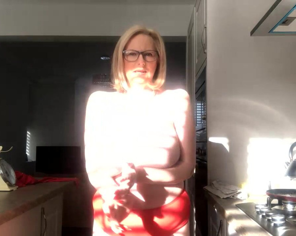 Courtesan Annabel aka Courtesananna OnlyFans - Pancake day  topless tossing with Anna