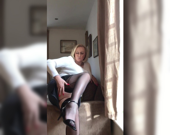 Courtesan Annabel aka Courtesananna OnlyFans - Black sheer seamed nylons