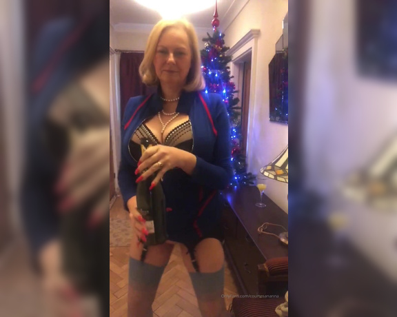 Courtesan Annabel aka Courtesananna OnlyFans - Happy holidays  tight blue dress and pussy play