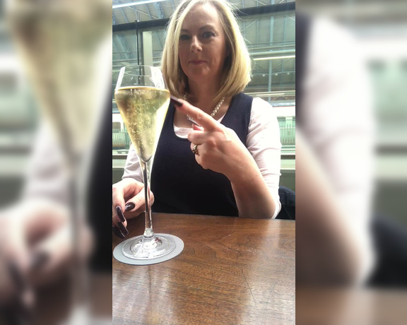 Courtesan Annabel aka Courtesananna OnlyFans - Off to MILAN for a couple of days  sipping champagne at St Pancras station  keep a look out