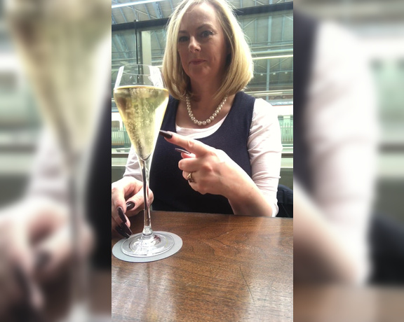 Courtesan Annabel aka Courtesananna OnlyFans - Off to MILAN for a couple of days  sipping champagne at St Pancras station  keep a look out