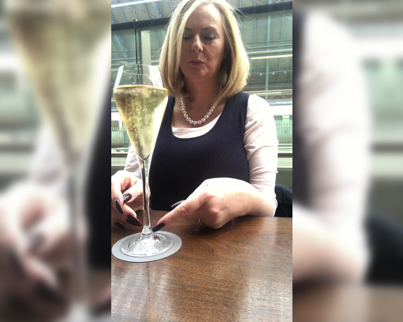 Courtesan Annabel aka Courtesananna OnlyFans - Off to MILAN for a couple of days  sipping champagne at St Pancras station  keep a look out