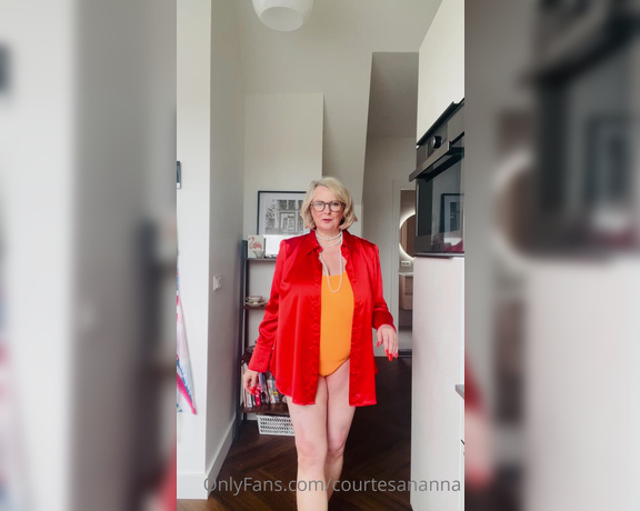 Courtesan Annabel aka Courtesananna OnlyFans - … and thought you would like the full view of the orange swimsuit !