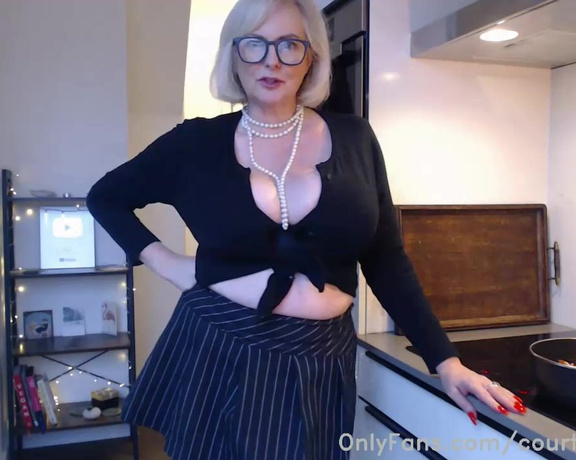 Courtesan Annabel aka Courtesananna OnlyFans - Stream started at 10172022 0402 pm Monday Live at Five