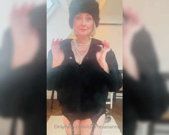 Courtesan Annabel aka Courtesananna OnlyFans - Fur coat striptease … just leaving my hat
