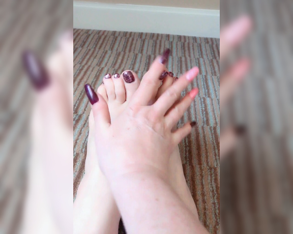 Courtesan Annabel aka Courtesananna OnlyFans - Bare feet, foot play  size 45, love a foot wank imagine my toes wrapped around your cock