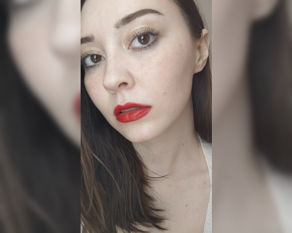 Natalia Grey aka Nataliagrey OnlyFans - My new lipsticks name is Love Bite