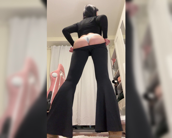 Xailor aka Xailormoon OnlyFans - My outfit to run errands today, do you think people would stare at my booty in these pants