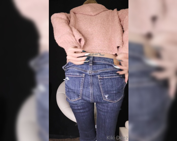 Kiki Deez aka Kikideez OnlyFans - DVP w A BBC I strip out of tight jeans and a pink sweater I play with my ass and pussy as I tease