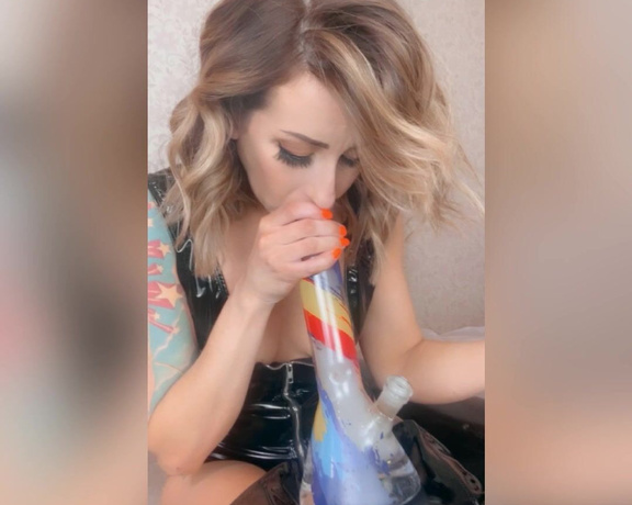 Sasha Bull aka Sashabull78 OnlyFans - Lol, I haven’t done a bong for years felt like I was 15 again 2