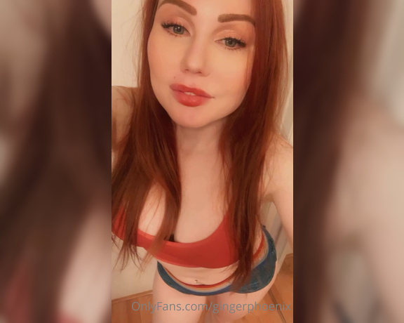 Ginger Phoenix aka Gingerphoenix OnlyFans - Serving smiles for my  for NYE even pizza delivery got a surprise fun fact about me I was