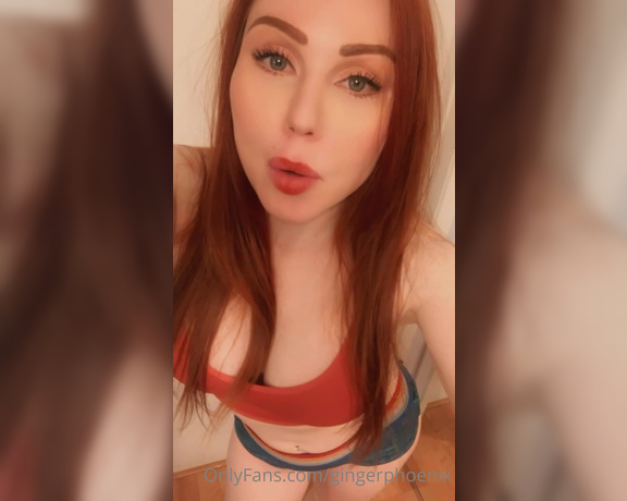 Ginger Phoenix aka Gingerphoenix OnlyFans - Serving smiles for my  for NYE even pizza delivery got a surprise fun fact about me I was