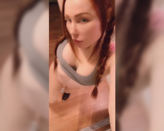 Ginger Phoenix aka Gingerphoenix OnlyFans - Watch TILL END for Topless Sunday Bumday OR side boob Sunday you decide on my next picture and enj