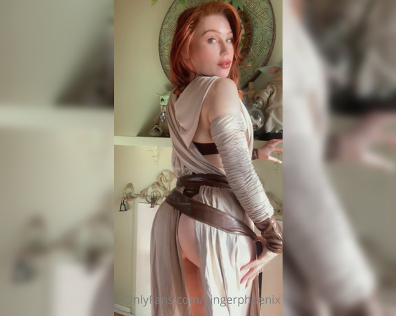 Ginger Phoenix aka Gingerphoenix OnlyFans - Rey Cosplay all cute until i bend over and take off this costume and SMiLE from the back at you