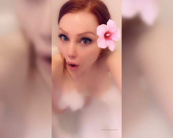 Ginger Phoenix aka Gingerphoenix OnlyFans - Singing Christmas carols naked in a bubble bath on my snap today want to join me If you like Wet