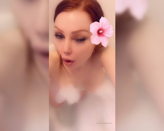 Ginger Phoenix aka Gingerphoenix OnlyFans - Singing Christmas carols naked in a bubble bath on my snap today want to join me If you like Wet