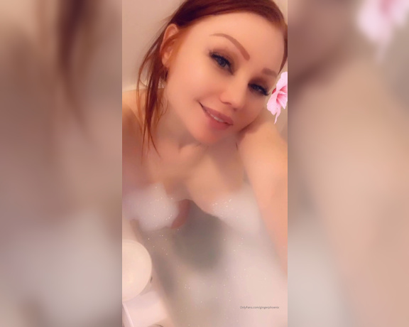 Ginger Phoenix aka Gingerphoenix OnlyFans - Singing Christmas carols naked in a bubble bath on my snap today want to join me If you like Wet