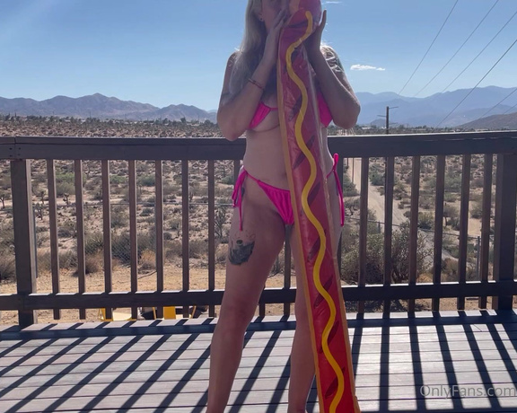 Alana Evans aka Alanaevansxxx OnlyFans - Yum help me with my hot dog